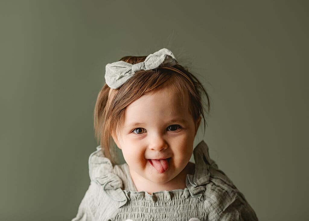 baby milestone photos during can smash session