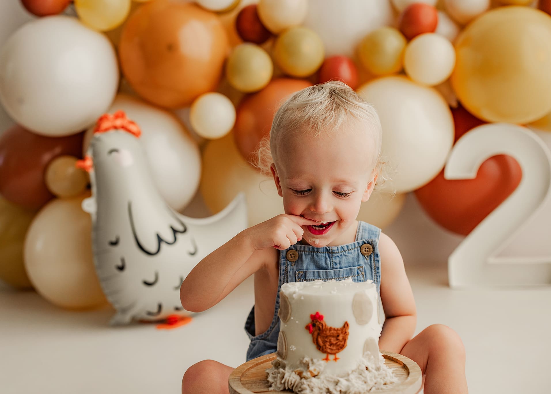 Celebrate your toddler’s big personality with a 2-year-old cake smash in Clarksville TN. A playful, personality-filled milestone session.
