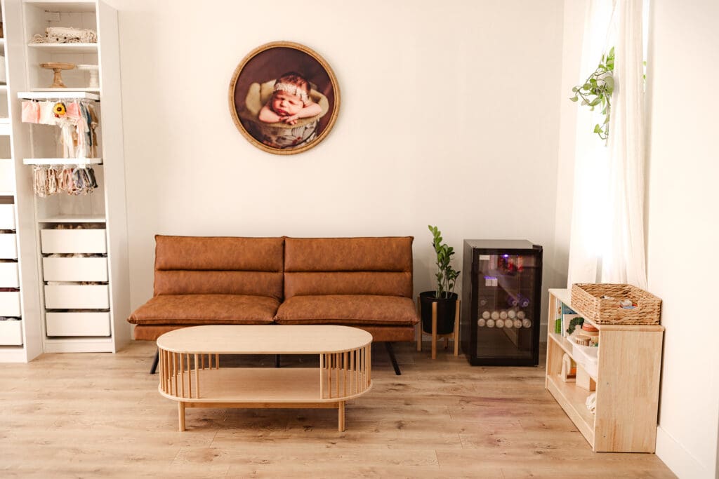 welcoming photography studio for maternity,b aby milestones and cake smashes and newborn photography near clarksville tn